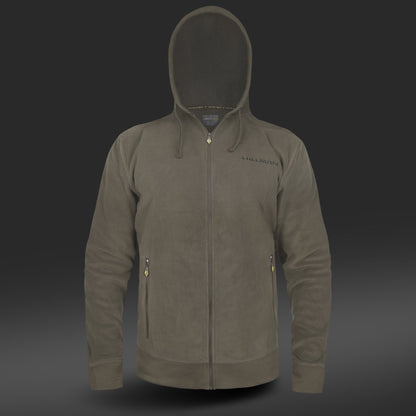 Der olivgrüne HOODIE - HOODIE-RUCKSACK von Hillman® ist aus komfortablem Nanofleece-Gewebe gefertigt und verfügt über ein Reißverschlussdesign mit Kapuze, zwei Taschen und einem dezenten Logo auf der Brust. Der dunkle Farbverlauf sorgt für einen auffälligen Kontrast.