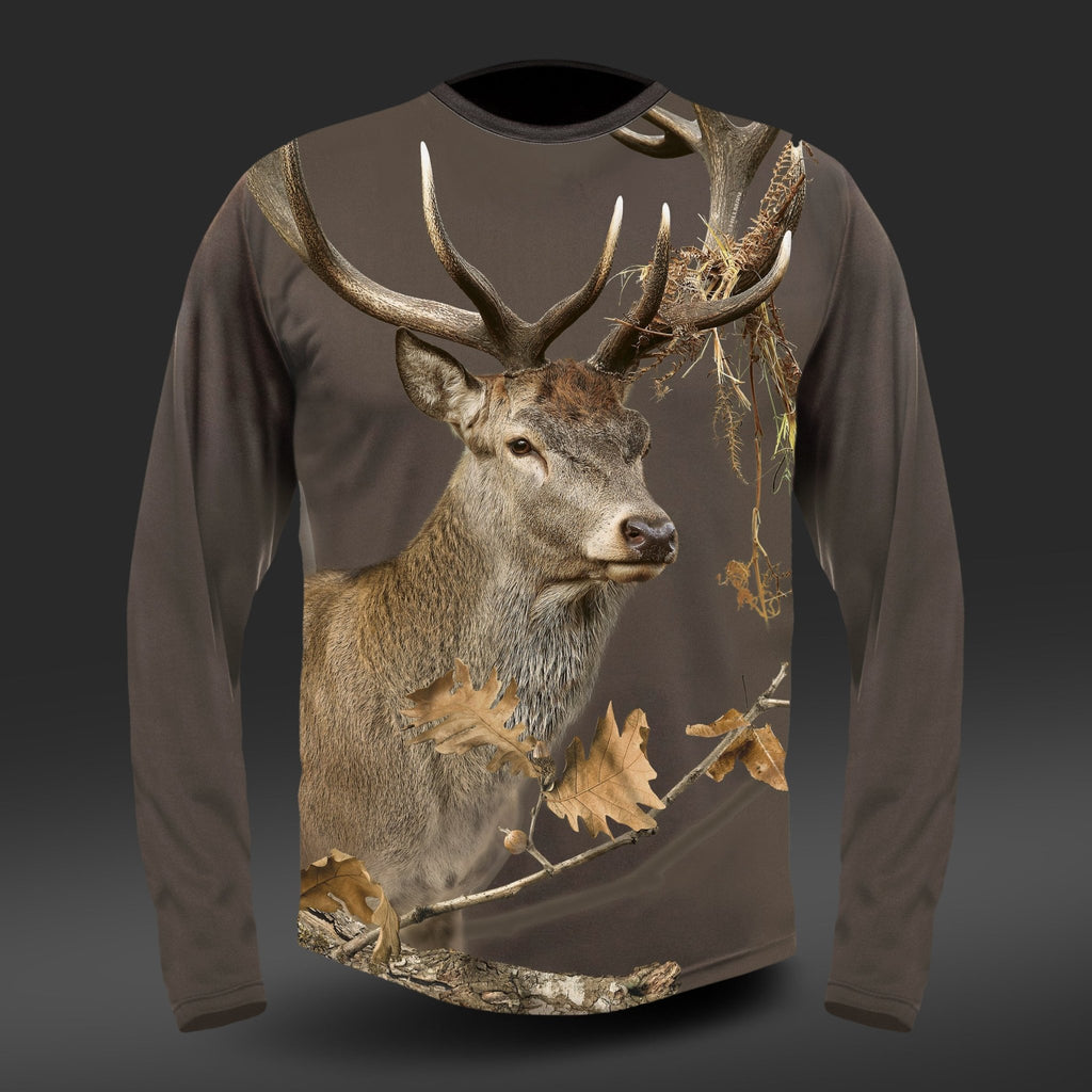 Das Langarm-T-Shirt „DGT Baumwolle Jagd T-Shirt mit Hirsch“ von Hillman zeigt einen Hirsch mit majestätischem Geweih auf naturbelassenem Hintergrund. Hergestellt aus ägyptischer Baumwolle, verbindet die Digitaldruck-Technologie erdige Töne und filigrane Details nahtlos in den Stoff.