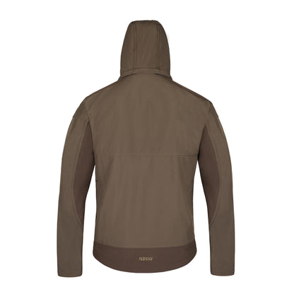 Rückansicht einer braunen Jagdjacke SOFTSHELL ARGO® mit langen Ärmeln und einer dezenten horizontalen Naht über dem oberen Rücken, dargestellt vor einem weißen Hintergrund. Sie verfügt über eine atmungsaktive, winddichte Membran und ist in der Nähe des unteren Saums mit dem Schriftzug „ARRO“ bedruckt.