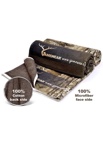 Das Hillman® Handtuch – 30x50cm Handtuch Stockente besticht durch sein Camouflage-Design mit Geweih und „Gamewear“ in Gelb, das Jagdatmosphäre weckt. Es besteht auf der einen Seite aus 100 % Mikrofaser und auf der anderen aus 100 % Baumwolle, mit einem kreisförmigen Einsatz, der die hervorragende Druckqualität beider Texturen unterstreicht.